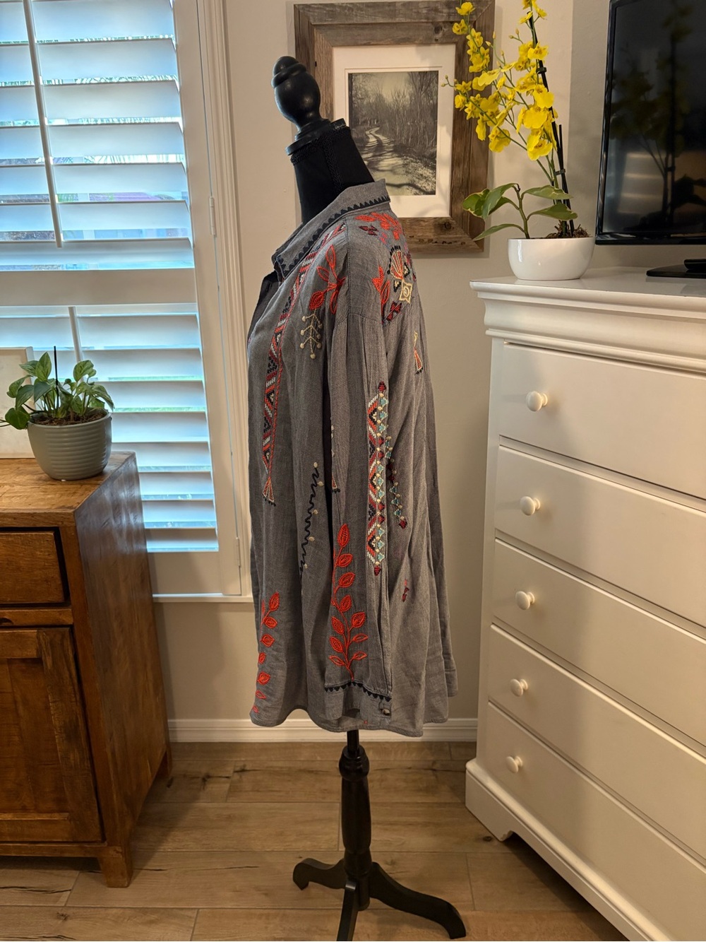 Johnny Was Embroidered Button-Up Shirt, XL - Picture 4 of 9